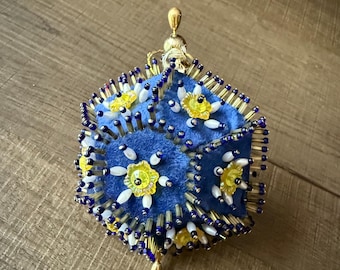 Vintage bedazzled handgemaakte kralen kerstornament blauw vilt lovertjes vakantie boom decor midden van de eeuw volkskunst