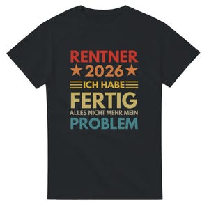 Könnte beinhalten: Schwarzes T-Shirt mit dem Text "RENTNER 2026 ICH HABE FERTIG ALLES NICHT MEHR MEIN PROBLEM" in Rot, Orange, Gelb und Türkis. Das Design beinhaltet Sterne und horizontale Linien.