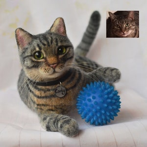 Tabby cat Needle Felted Sculpture Memory Pet Portrait Wool Felt Kitten Personalized gift for cat lovers 3D felt portrait Realistic ooak pet