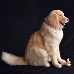 ゴールデンレトリバー ニードルフェルト リアルな彫刻 コレクター向け犬の置物 ペットレプリカ ウールメモリーポートレート パーソナライズされた3Dペットアート ooak
