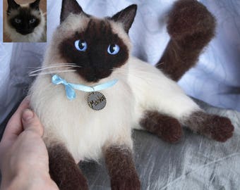 Needle Felted Siamese cat Sculpture Memory Pet Portrait Realistic ooak fiber art cat Miniature cat statue Custom pet figurine felt doll
