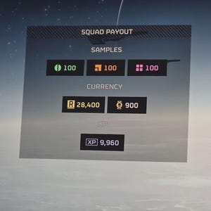 以下が含まれることがあります： 「SQUAD PAYOUT」と表示されたデジタルディスプレイ。緑、オレンジ、ピンクでそれぞれ100個のサンプル数が表示されています。通貨の価値はR 28,400と900で表示されています。XPは9,960です。背景には宇宙船が飛んでいます。