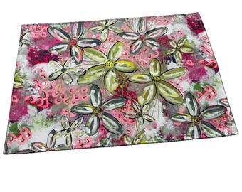 Colorful placemat with a unique design by Céline Prigent for ZELIE Deco