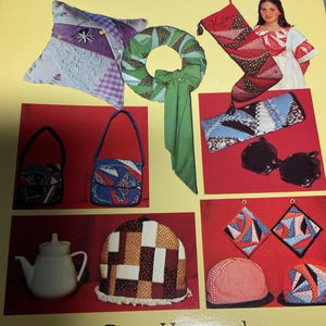 Peut inclure: Un livre intitulé "Quick-and-Easy Crazy Quilt Patchwork with 14 Projects" de Dixie Harwood. La couverture présente une variété de projets de patchwork, notamment un coussin, une couronne, une chaussette, un sac à main, une paire de lunettes de soleil, un chauffe-théière et des maniques.