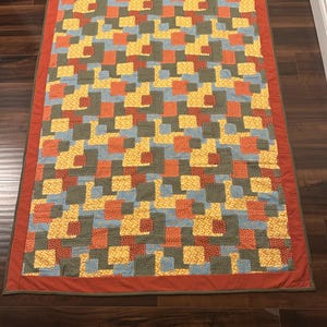 Herbstliche Patchwork-Tagesdecke