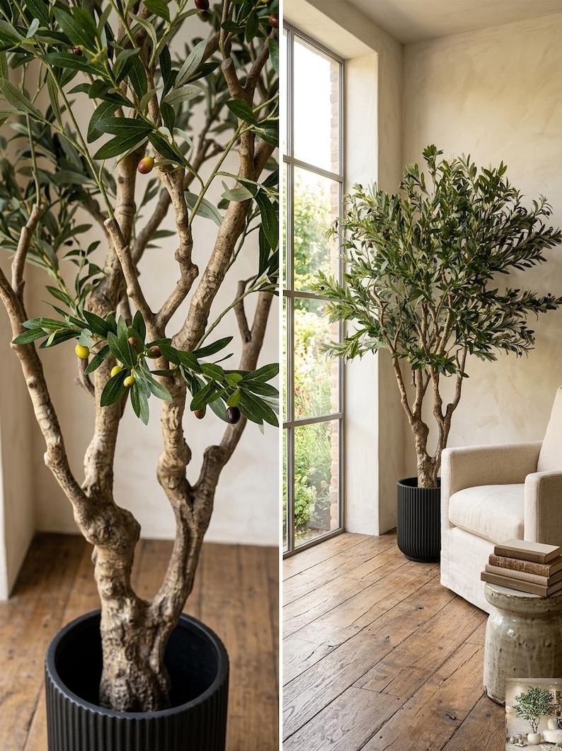 Pu&ograve; includere: Un albero di ulivo artificiale con un tronco marrone nodoso e strutturato e foglie verdi. L'albero presenta piccole olive rotonde verdi e scure ed &egrave; piantato in un alto vaso cilindrico nero con dettagli verticali a coste.