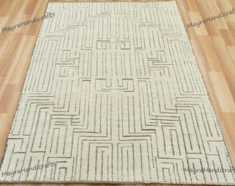 Tapis en laine nouée main d'inspiration marocaine moderne effet vieilli marron crème