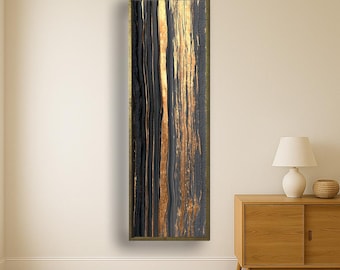 In Een Mooie Fles, Gekleed Met Kruiden Abstracte Vlekken Die Van Gouden Olie Water Drijven Image47482429