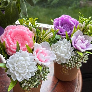 Handgemachter Seifenblumenstrauß im Topf – Elegantes Geschenk , Duftende Seifenblumen, Langlebige Blumendekoration