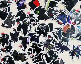 Paquete de pegatinas de dragón desdentado (64 unidades) | Pegatinas de PVC de Maestro Domador de Dragones | Calcomanías impermeables de PVC de dragón de dibujos animados | Regalo para amantes del anime