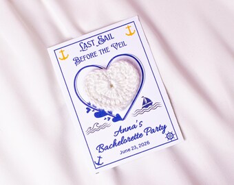 Bomboniere personalizzate per addio al nubilato "Ultima vela prima del velo", biglietti d'auguri a forma di cuore all'uncinetto.