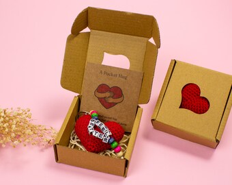 Portachiavi con cuore all'uncinetto e nome personalizzato: peluche di supporto emotivo