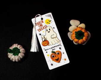 Bomboniera per la festa di Halloween - Segnalibro all'uncinetto, dolcetto a tema libri, biglietto con nappina, regalo per bambini
