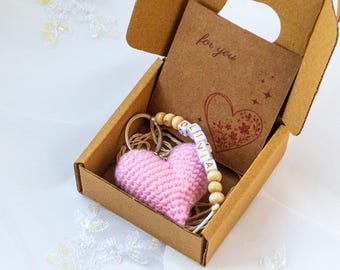 Portachiavi a forma di cuore all'uncinetto: portachiavi personalizzato con perline, regalo per San Valentino