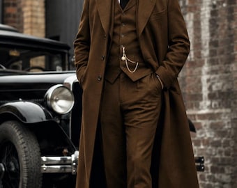 1920年代のブラウンのスリーピーススーツ（ロングオーバーコート付き） – ピーキー・ブラインダーズ風ヴィンテージメンズスーツ