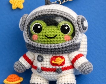 Portachiavi a forma di rana astronauta all'uncinetto - Grazioso regalo fatto a mano a forma di rana spaziale per gli amanti delle rane / Portachiavi kawaii unico