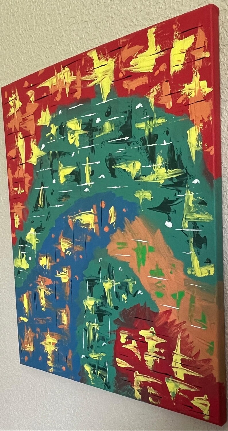Puede incluir: Un cuadro rectangular sobre lienzo con una composici&oacute;n abstracta de bloques llamativos en rojo, verde, azul y naranja. La superficie presenta capas de pinceladas amarillas gruesas y texturizadas junto a finas l&iacute;neas negras horizontales.