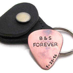 Palheta de guitarra personalizada com porta-chaves de couro - Palheta de guitarra personalizada, palheta de cobre com carimbo manual - Presente masculino - Presente personalizado para o Dia dos Namorados