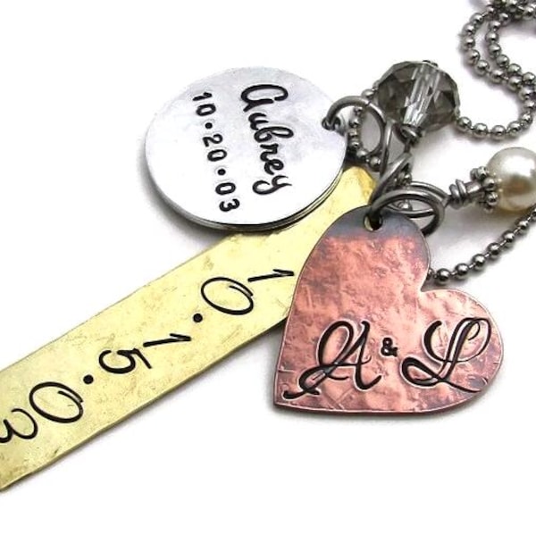 Collana personalizzata per la mamma: dischi con nome inciso a mano, cuore in rame, rettangolo in ottone