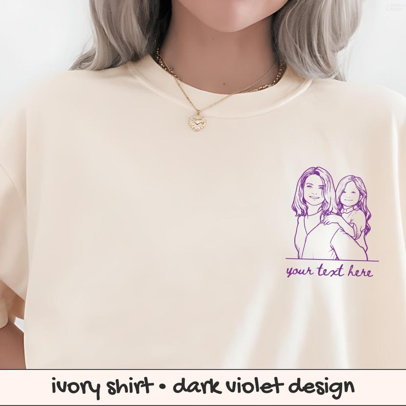 Puede incluir: Camiseta color marfil con una ilustraci&oacute;n violeta oscuro de una madre y un ni&ntilde;o. El dise&ntilde;o incluye el texto "your text here". La camiseta tambi&eacute;n tiene el texto "ivory shirt &bull; dark violet design".
