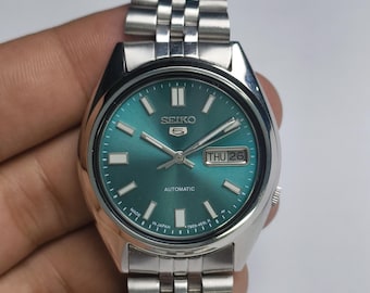Vintage Seiko 5 Automatic 7009 Mintgrön urtavla | Herrklocka i rostfritt stål med dag- och datumfunktion