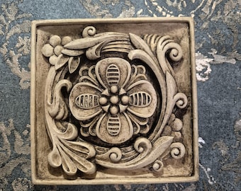 Vintage Ornate Wall Plaque – Baroque Floral Relief Decor