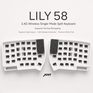 Peut inclure: Un clavier divisé LILY 58 blanc avec un design ergonomique. Le clavier dispose d'une connexion sans fil 2.4G et prend en charge le remappage des touches Vial. L'image montre la disposition du clavier avec des logements d'interrupteurs à clé.