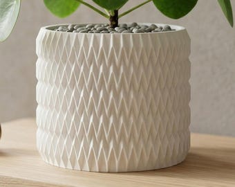 Vaso Apex impresso em 3D, design geométrico futurista com bandeja de drenagem.