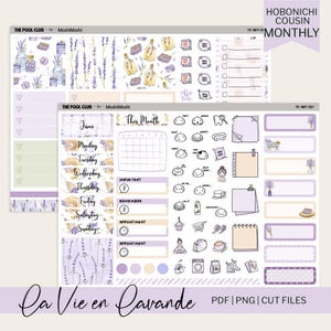 Puede incluir: Un conjunto de pegatinas para planificador con temática de lavanda. El conjunto incluye elementos decorativos, diseños de calendario y pegatinas funcionales. El texto "La Vie en Cavande" se muestra en la parte inferior. Para Hobonichi Cousin Monthly.