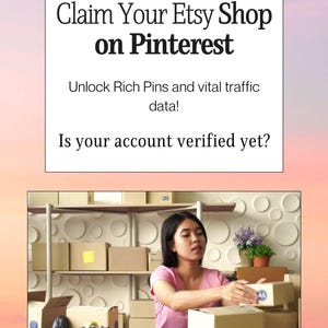 Op de afbeelding: Promotieafbeelding met de tekst "Claim Your Etsy Shop on Pinterest". Het bevat ook de tekst "Unlock Rich Pins and vital traffic data!" en "Is your account verified yet?" Een persoon verpakt dozen.