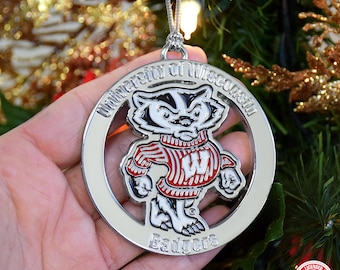 Adorno de los Wisconsin Badgers / Recuerdo navideño oficial de la UW / Esmalte plateado y rojo / Regalo para fanáticos de los Badgers