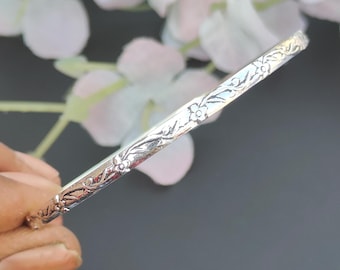 アンティークバングル　シルバー925 花柄彫刻 アンティーク スターリングシルバー 花柄彫刻バングルブレスレット