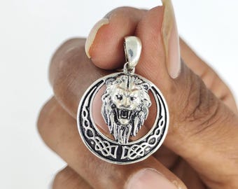 Halsband med lejonhuvud i sterlingsilver, keltisk vikingaamulett