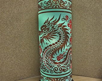 Lámpara de mesa inspirada en un dragón