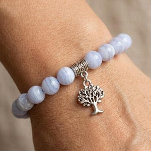 Armband med naturligt blått spetsagat, 8 mm stretcharmband med pärlor av klass A, livets träd-berlock, smycken med helande kristaller för ångest och frid