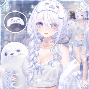 Puede incluir: Una ilustración estilo anime que muestra a un personaje de cabello blanco largo, ojos azules y un antifaz para dormir con diseño de foca. El personaje viste un top corto blanco con volantes, un lazo azul y una gargantilla de encaje.