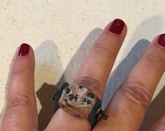 Lederen ring met Jasper Stone, donkerbruin leer, ring voor hem of haar, Rocker Boho Style Raw stone, gerecycled leer