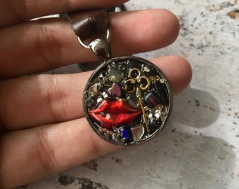 Leather and mosaic keychain with Red Hot Lips, Tiny gold key charm and a purple heart, Leather, Metal, Glass,and Stones, Steampunk style