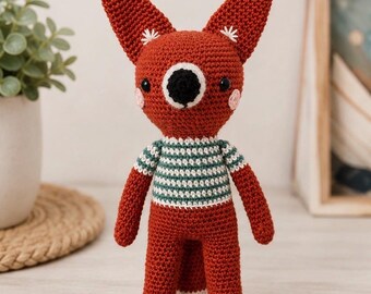 Renard en peluche crochetée à la main – Amigurumi animal de la forêt avec chemise rayée – Félix le renard