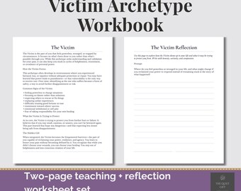 以下が含まれることがあります： 「Victim Archetype Workbook」と題された2ページのワークシートセット。最初のページでは、Victimの原型、その形式、一般的な兆候について詳しく説明しています。2ページ目は、振り返りのプロンプトです。