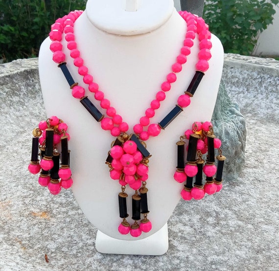 Vintage Hot Pink and Black Beaded Tassel Necklace… - image 3