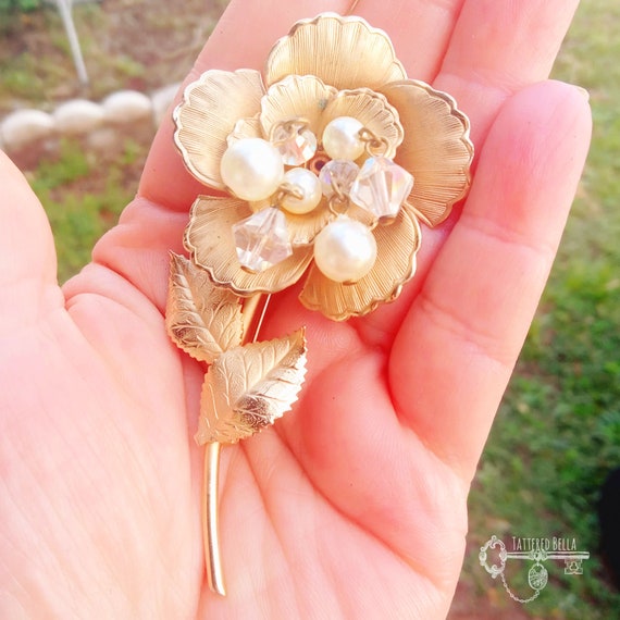 18k Gold Orchid Flower Brooch With South Sea Pearl, By Gloria Bass For Sale At