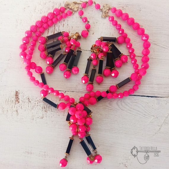 Vintage Hot Pink and Black Beaded Tassel Necklace… - image 1