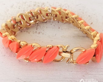 Crown Trifari Coral Thermoset Gold Tone Bracelet