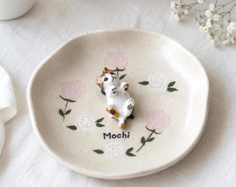 Custom Cat Ring Dish, Personalized Ceramic Pet Jewelry Tray with 3D Pet Figurine, Floral Trinket Bowl, Cat Mom Gift for Her, Jewelry Holder