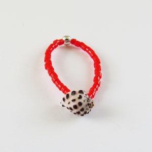 Ring met schelp en glaskralen Hawaiiaans gevlekte steenvrucht - rood