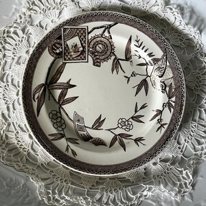 Plato Wedgwood Louise Brown Transferware – Movimiento Victoriano
