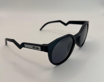 O HSTN Sunglasses – Matte Black Frame / Black Lenses Black  logo  •  Oakley Round Streetwear Shades • Zigzag Temple Design