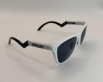 オークリー ミニッツ 1.0：マットブラック Y2K ラップサングラス