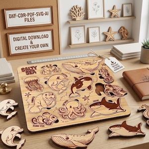 Op de afbeelding: Een houten puzzel met zeedieren, waaronder een walvis, een haai en een octopus. De puzzelstukjes zijn lasergesneden en voorzien van gedetailleerde illustraties. De woorden "Salty Sea" staan boven de puzzel. Extra houten zeedier uitsparingen zijn verspreid.